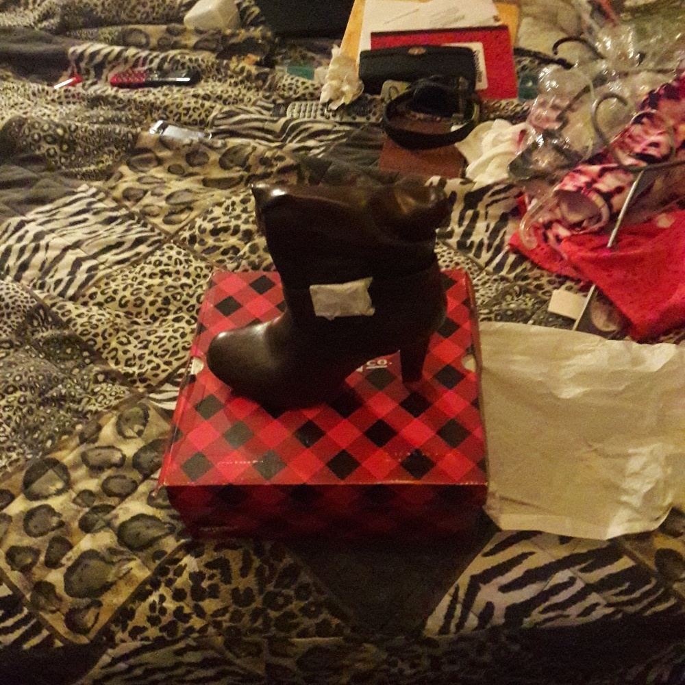Boots - Picture 3 of 3